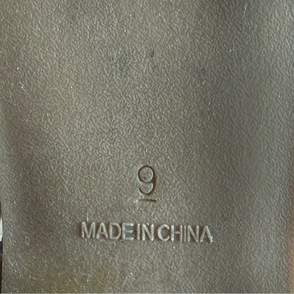 Cushion Walk Criss Cross Comfort Flat Size 9 - Picture 8 of 8